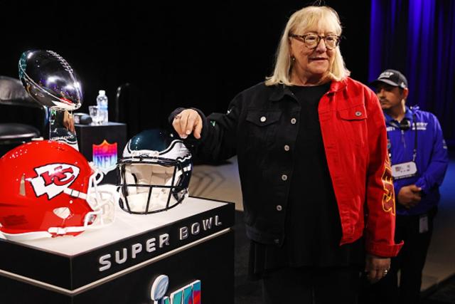 Travis and Jason Kelce's parents reveal who they're rooting for at the  Super Bowl - Good Morning America