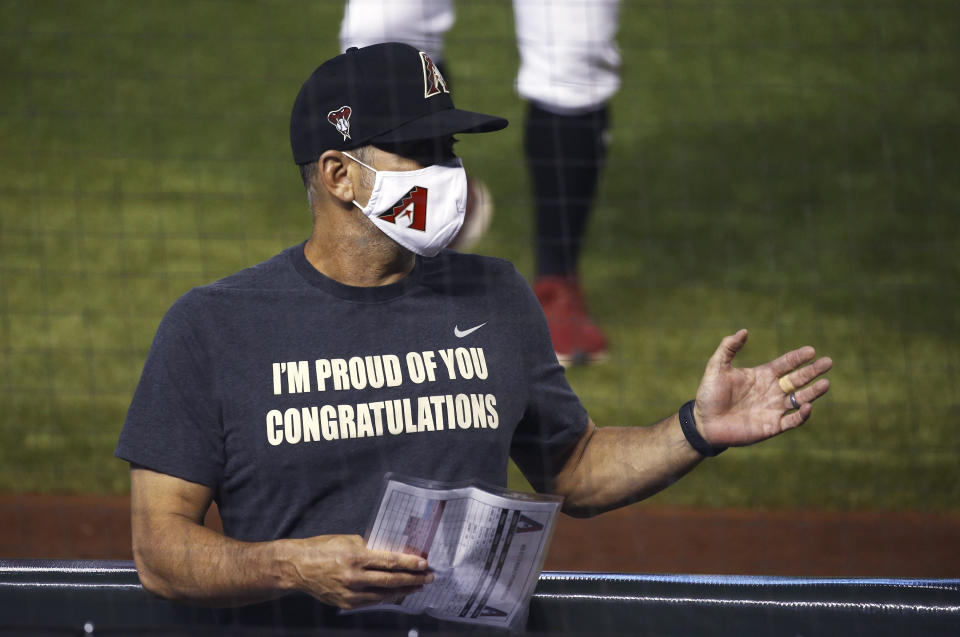 Arizona Diamondbacks manager Torey Lovullo gives instructions to players during an intrasquad baseball game Monday, July 6, 2020, in Phoenix. (AP Photo/Ross D. Franklin)