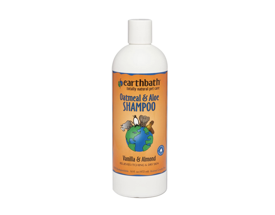 5) Natural Oatmeal & Aloe Itch Relief Dog & Cat Shampoo