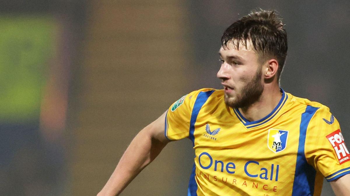 Gale signs new contract with Mansfield FC