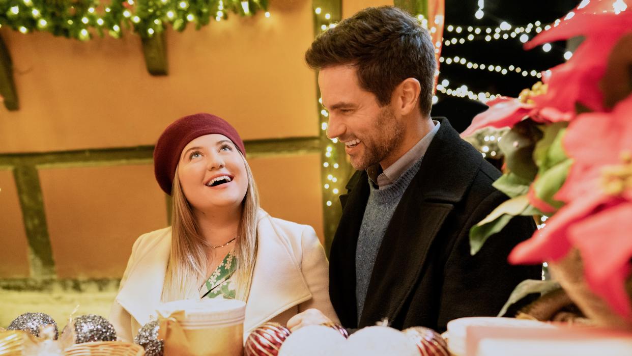  Jaicy Elliot, Brant Daugherty in Joyeux Noel. 