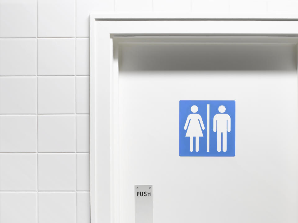 Wenn öffentliche Toiletten nicht hygienisch zu sein scheinen, kann das zu einer Verstopfung beitragen. (Bild: Getty Images)