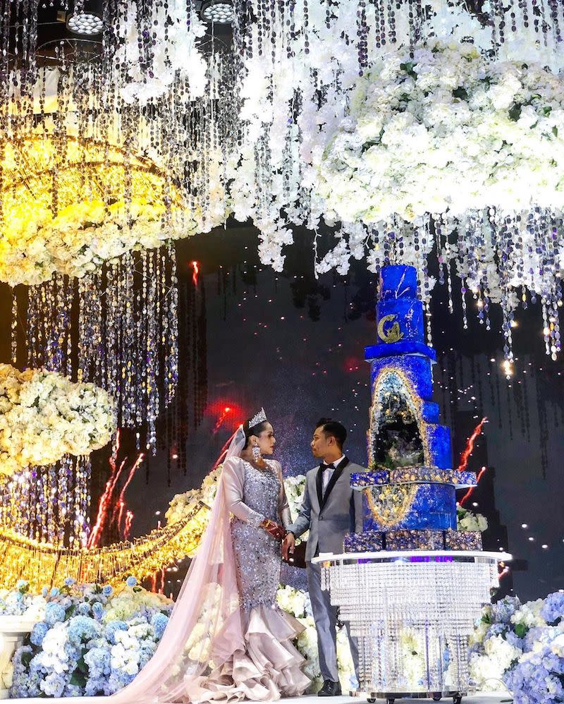 Elly Mazlein and Mohamad Azlan Che Nuh were married on January 18 at PWTC. — Picture courtesy of Instagram/Mad About Cake