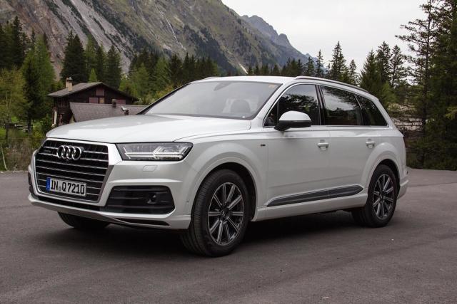 Audis Q7 SUV A Weighty Analysis of Design  WSJ