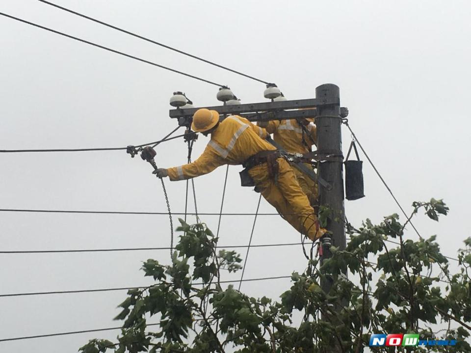 ▲冒風雨搶修復電是台電工程人員的宿命，心酸無奈只能往肚裡吞。（圖／台電提供）