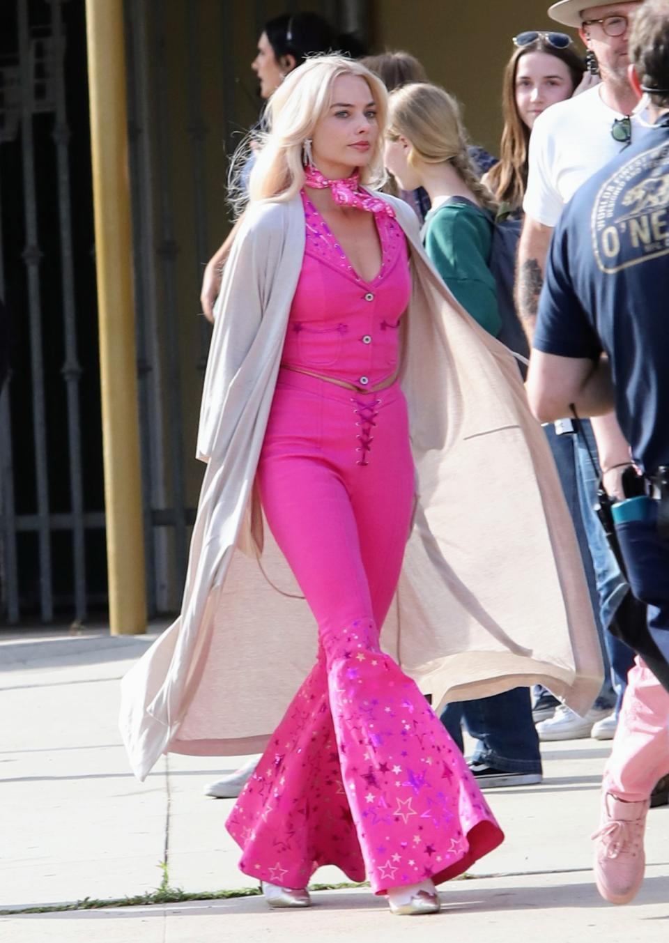 Margot Robbie and Ryan Gosling saw together filming scenes for the new “Barbie” movie on June 22, 2022. - Credit: APEX / MEGA