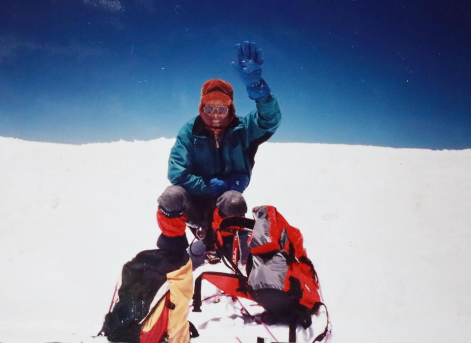 駱高田初次挑戰雪地登山，民國78年登上「歐洲屋脊」的白朗峰。