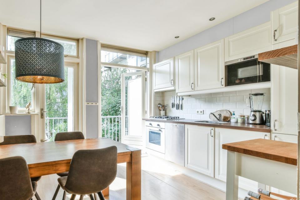 A small kitchen with its walls painted light gray.