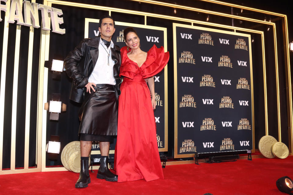 MEXICO CITY, MEXICO - NOVEMBER 27: Mario Morán and Ana Claudia Talancón pose for photos on the red carpet during the presentation of 