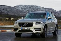 <p><strong>Volvo XC90</strong><br><strong>Preis wie getestet:</strong> 48.085€<br><strong>Highlights</strong>: Gute Bedienung, ruhiger und luxuriös ausgestatteter Innenraum, bequeme Sitze.<br><strong>Mängel</strong>: Touchscreen des Infotainment Systems ist nicht intuitiv, Fahrt ist steif. Probleme bei der Zuverlässigkeit der Elektronik, der Stromversorgung und der Elektrik.<br>(International Business Times) </p>