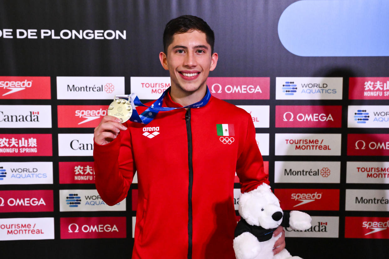 Randal Willars con su medalla de plata, obtenida en 10 metros individual, en la Copa Mundial disputada en Montreal. (Minas Panagiotakis/Getty Images)