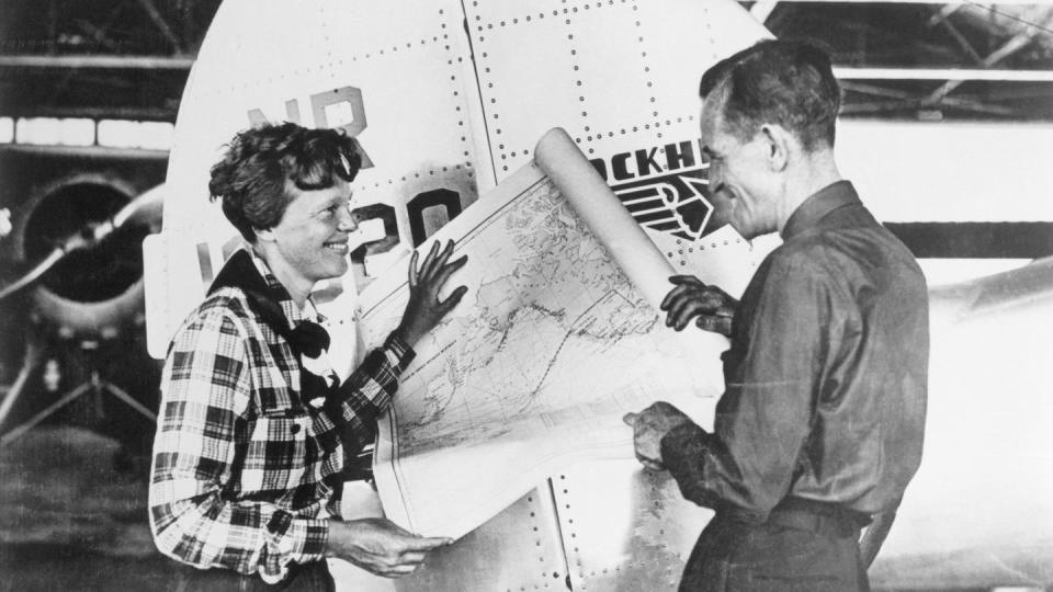 pilot amelia earhart and navigator fred noonan