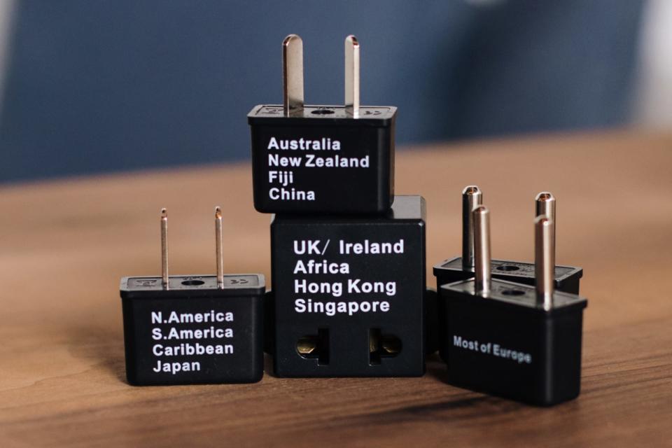 Travel plug adapter