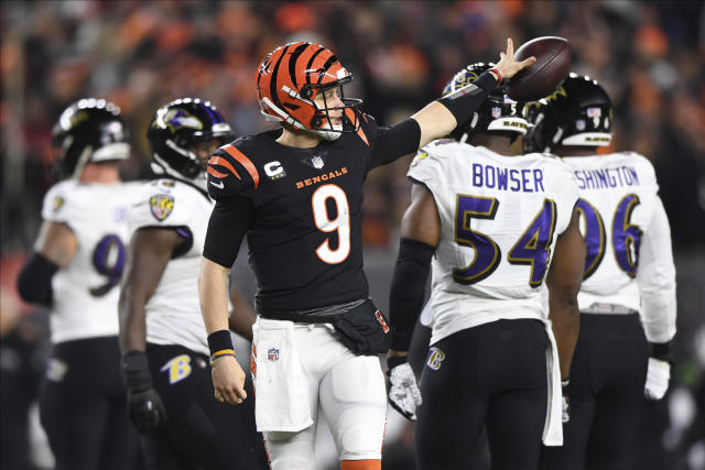 Stunning fumble return TD for Bengals beats Ravens, keeps