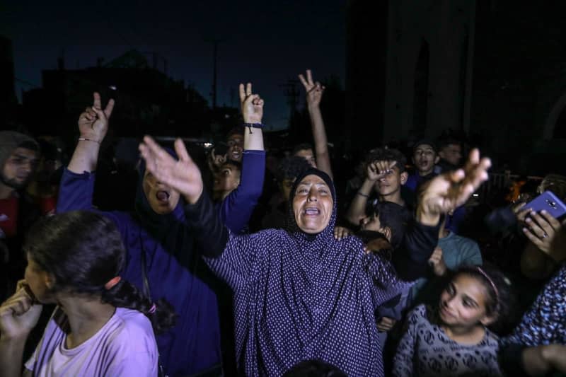 Palestinians celebrate in Rafah streets, after Hamas announced it has accepted the truce proposal, put forward by mediators Egypt and Qatar, amid the ongoing conflict between Israel and Hamas. Abed Rahim Khatib/dpa