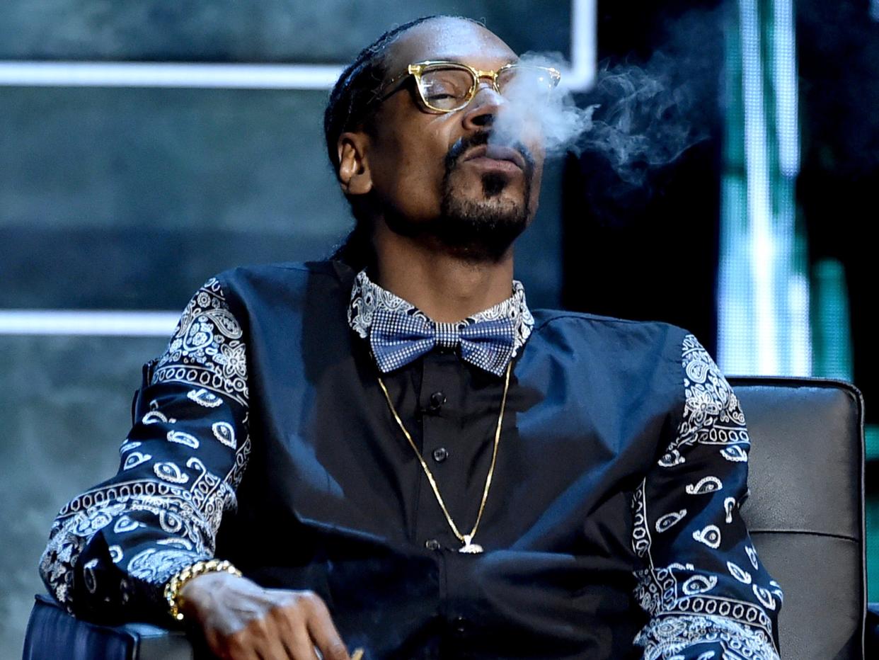 snoop dogg smoking marijuana weed pot