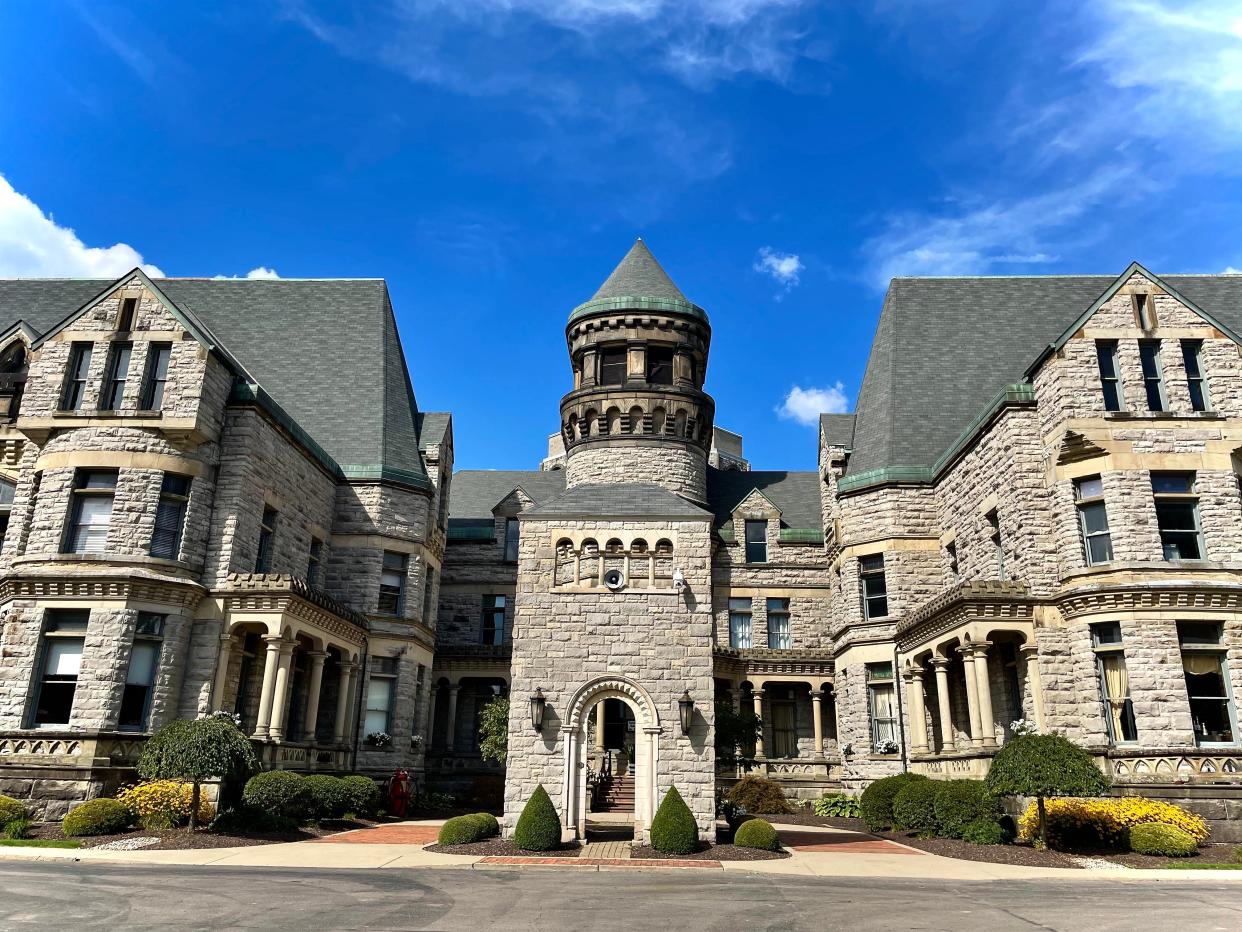 The Ohio State Reformatory in Mansfield, Ohio, is where the movie "The Shawshank Redemption" was filmed.