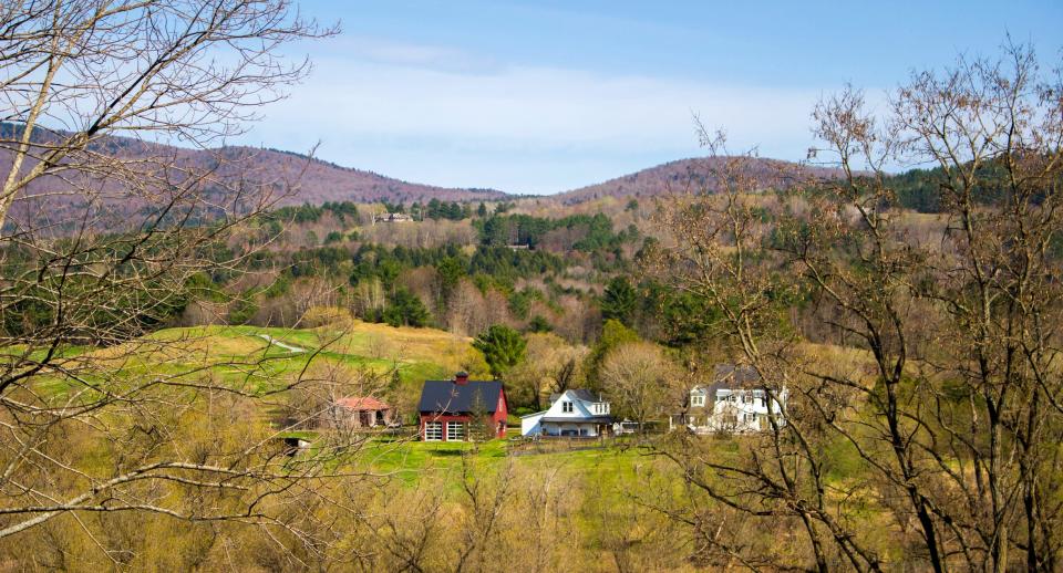 Houses in Vermont with mountains in the background.