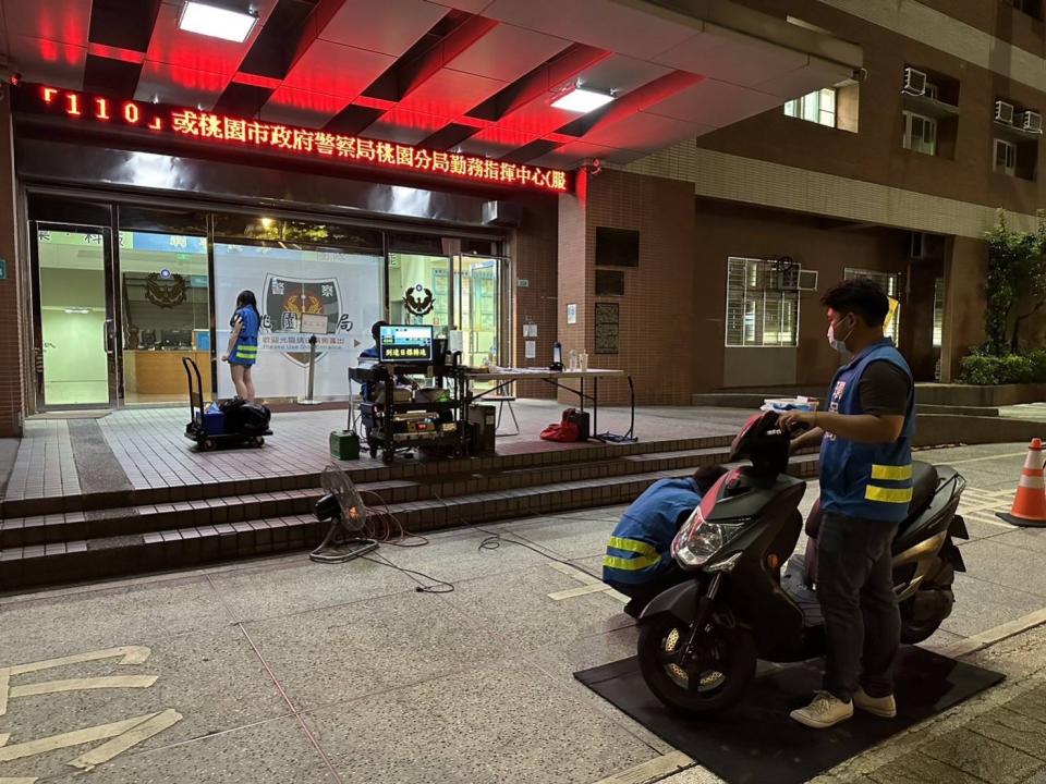 桃園警與監理單位聯合針對噪音車強力取締。（記者徐煜勝翻攝）