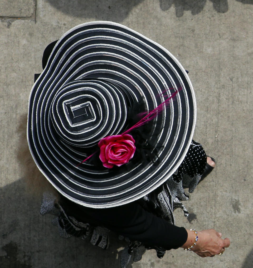 kentucky derby black white hat