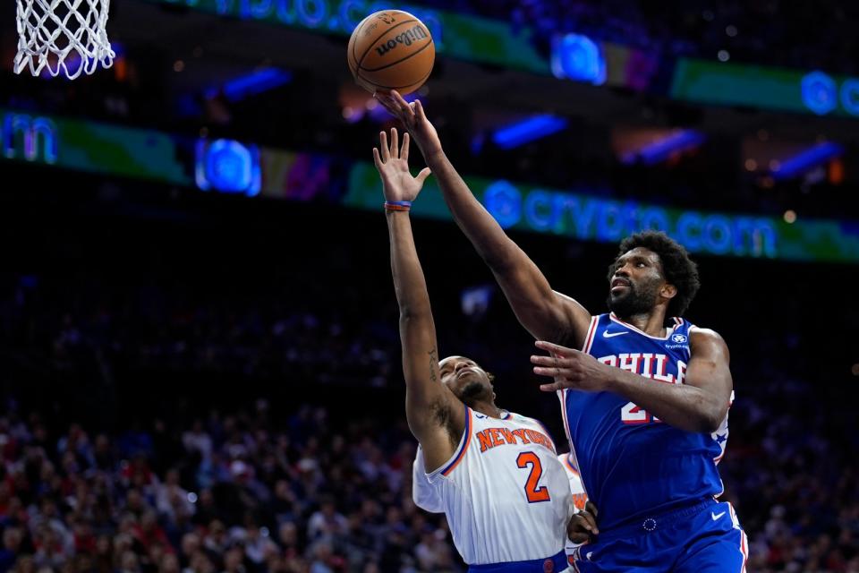 費城76人隊MVP中鋒恩比德（Joel Embiid）狂飆50分，率球隊贏球將季後賽追成1：2。美聯社