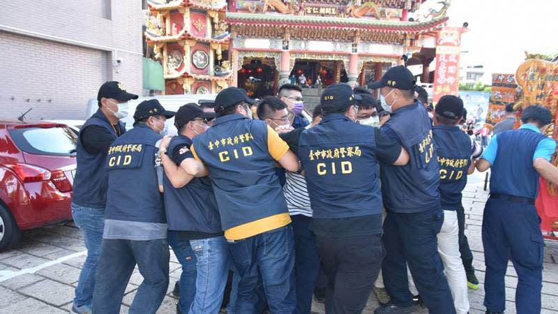 大甲媽祖遶境回鑾台中　烏日警精實防搶轎演練