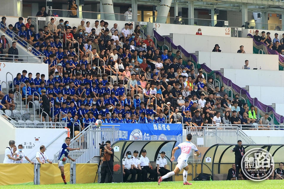 Insgesamt besuchten heute 1.929 Menschen das Spiel, darunter 250 Fans der Oriental Youth Army und Shunde.