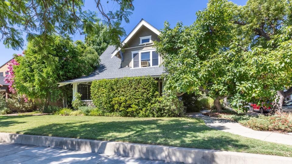 jamie lee curtis and the house from halloween