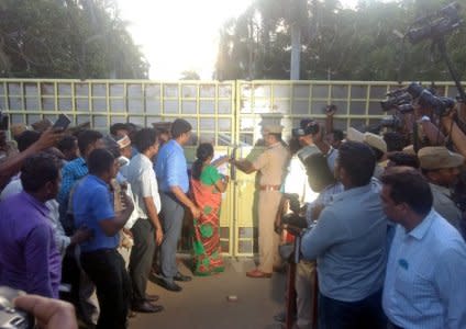 FILE PHOTO: Government officials seal the Thoothukudi copper smelter controlled by London-listed Vedanta Resources in the southern state of Tamil Nadu, India, May 28, 2018. REUTERS/Sudarshan Varadhan/File Photo