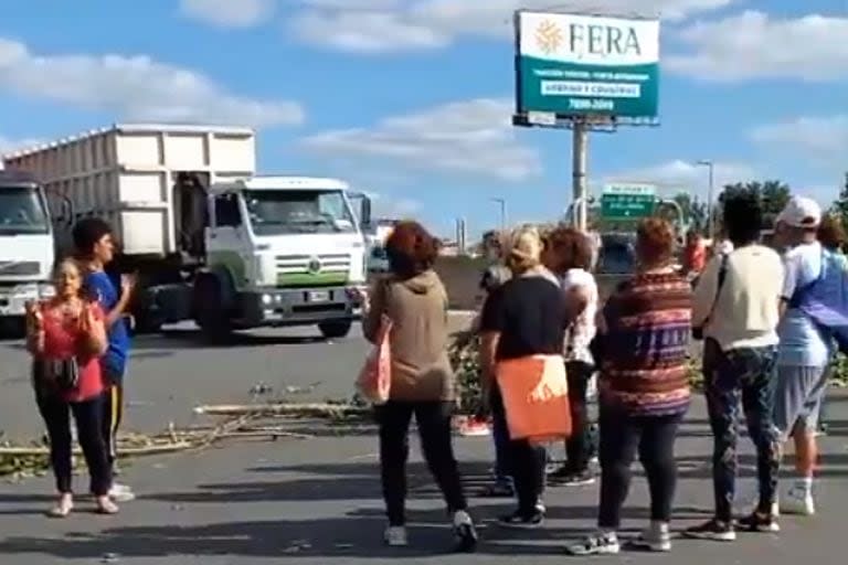 Corte de la autopista La Plata-Buenos Aires