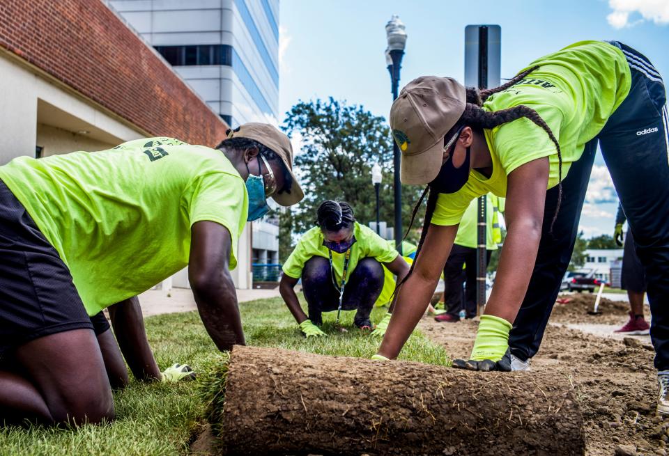 It seems more and more, people are laying fresh sod directly over old turf. While it might save time, it's completely wrong. The point of laying sod is to ensure the roots make good contact with the soil.