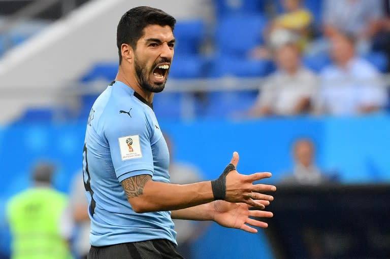 A goal from Luis Suarez sent Uruguay and Russia through to the World Cup knockout phase