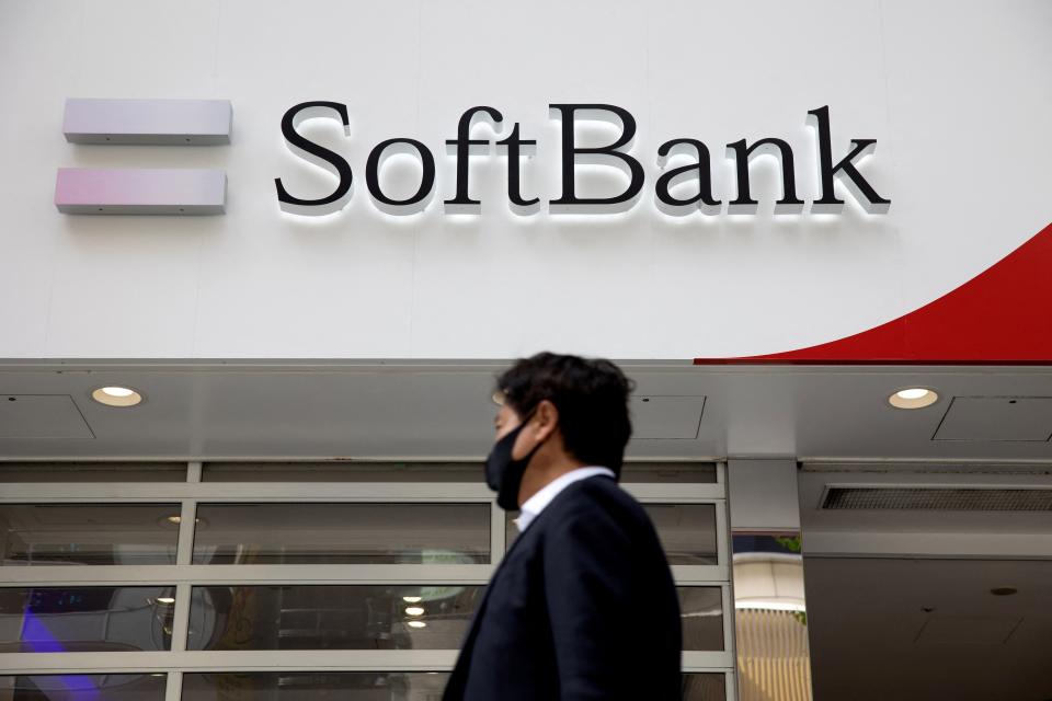 A SoftBank mobile shop in the Ginza shopping district in Tokyo, Japan. Photo: Yuki Iwamura/ AFP via Getty