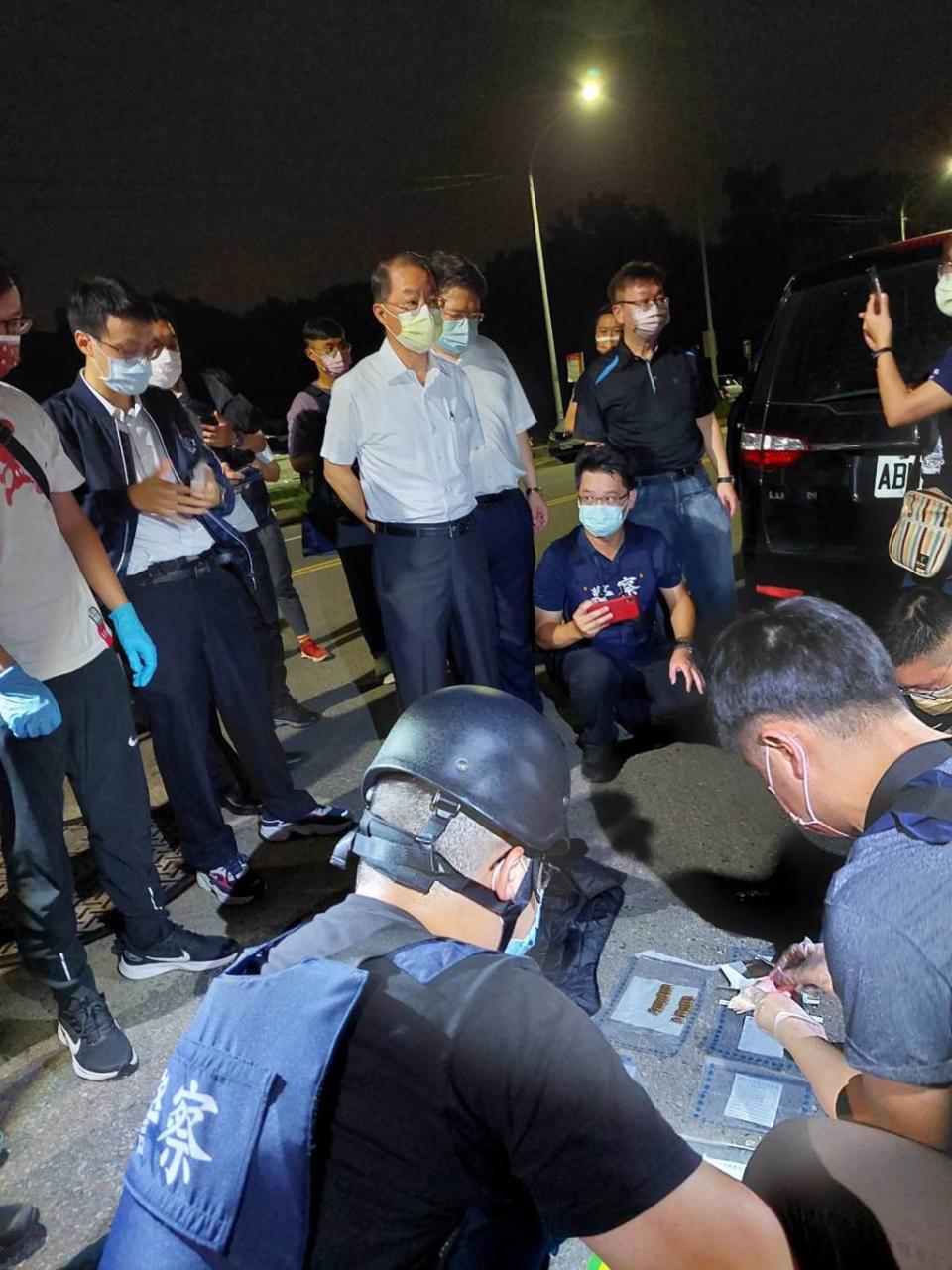 警政署長黃明昭親自率員於和欣客運新竹站斜對面逮捕兇嫌。   圖：警方提供