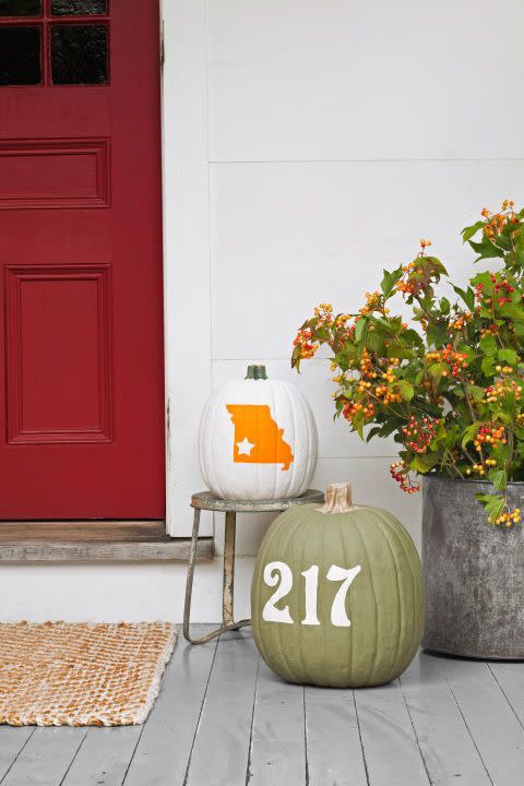 <p>Let your party guests know they've arrived at the right place by painting your address number onto a pumpkin. </p>