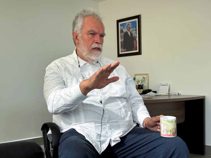 El director técnico de la Dirección de Sustitución de Cultivos de Uso Ilíicito, Felipe Tascón, habla durante una entrevista con Reuters en Bogotá