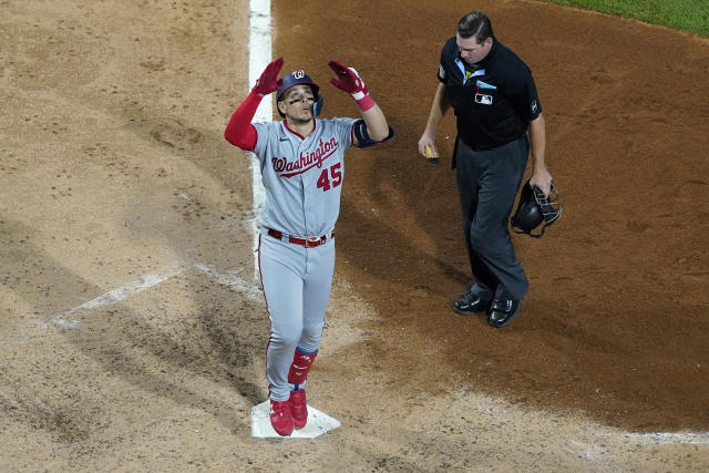 Phillies split doubleheader with Nationals as both teams combine