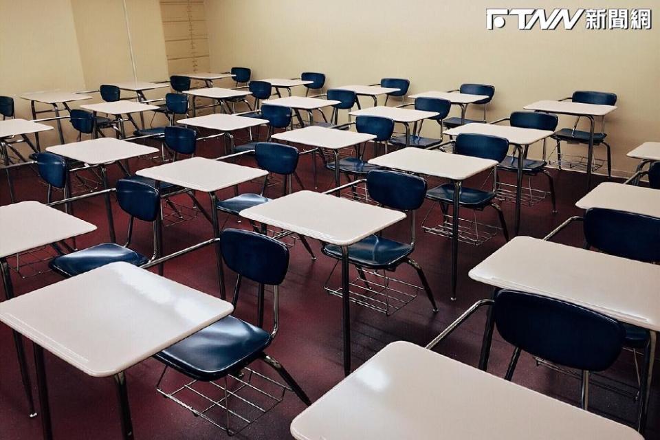 桃園市某高中驚傳一名女學生竟對另名女同學出手霸凌，行為包含狠踹課桌椅、賞巴掌，還拿剪刀狂剪對方頭髮等。（示意圖／Pexels）