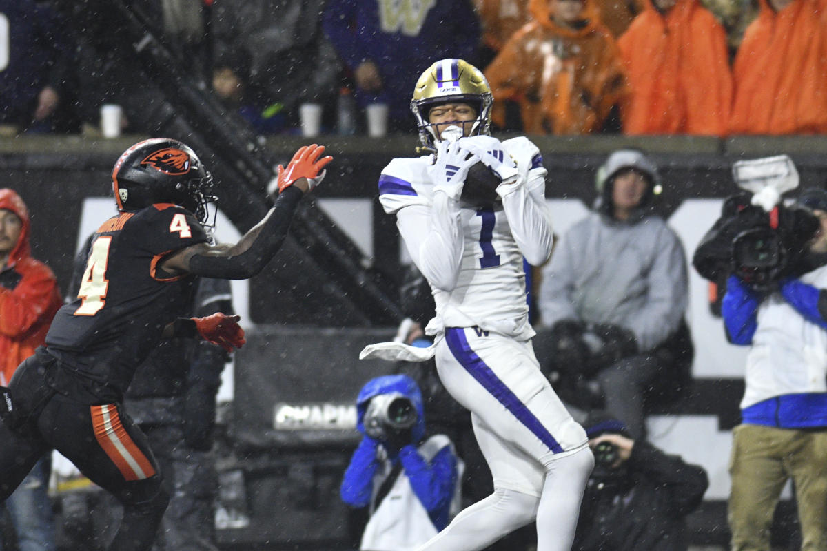 No. 5 Washington stays undefeated with dramatic 22-20 victory over No. 11 Oregon State