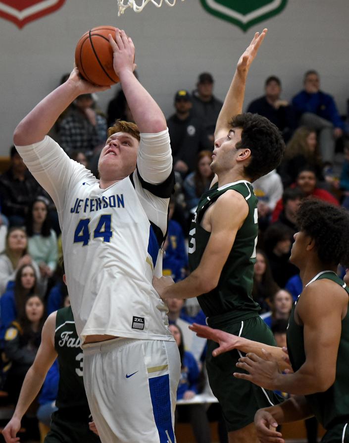 Alex Mansfield of Jefferson goes inside to score against St. Mary Catholic Central&#39;s Ethan Barno Tuesday night. Mansfield scored a career-high 27 points to lead the Bears to a 69-49 victory.