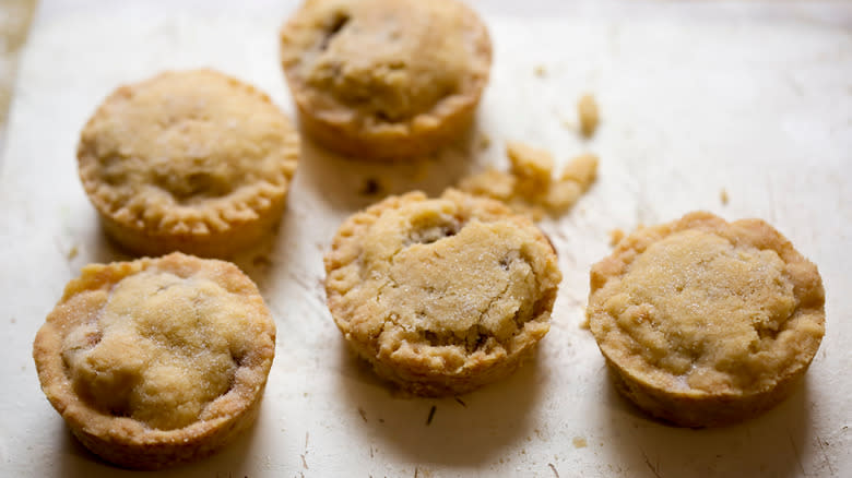 Crumbly sweet pastry case pies