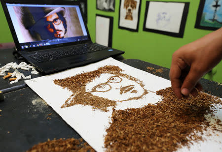 Artist Abdelrahman al-Habrouk creates a portrait of the actor Johnny Depp with tobacco in Alexandria, Egypt August 10, 2017. REUTERS/Mohamed Abd El Ghany