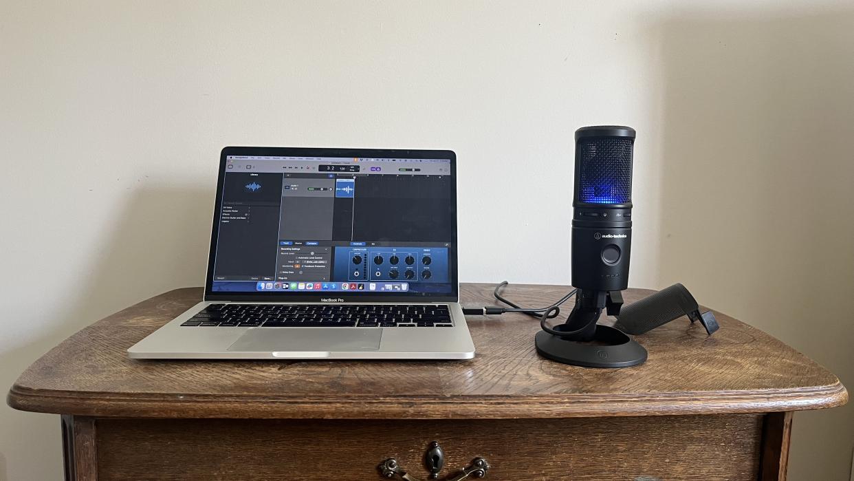  Audio Technica AT2020USB-XP on a small desk 