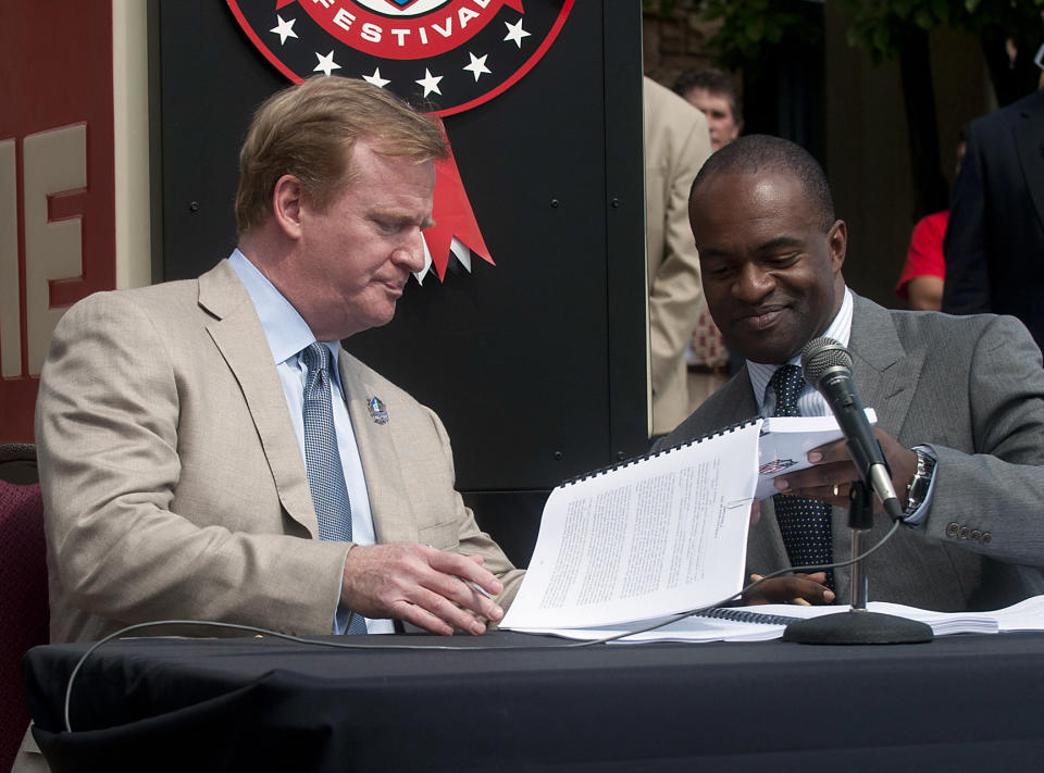 NFL commissioner Roger Goodell, left, and NFLPA executive director DeMaurice Smith as they signed the current collective bargaining agreement. (AP)