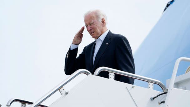 PHOTO: President Joe Biden salutes as he boards Air Force One at Andrews Air Force Base, Md., Sept. 5, 2022. (Susan Walsh/AP)