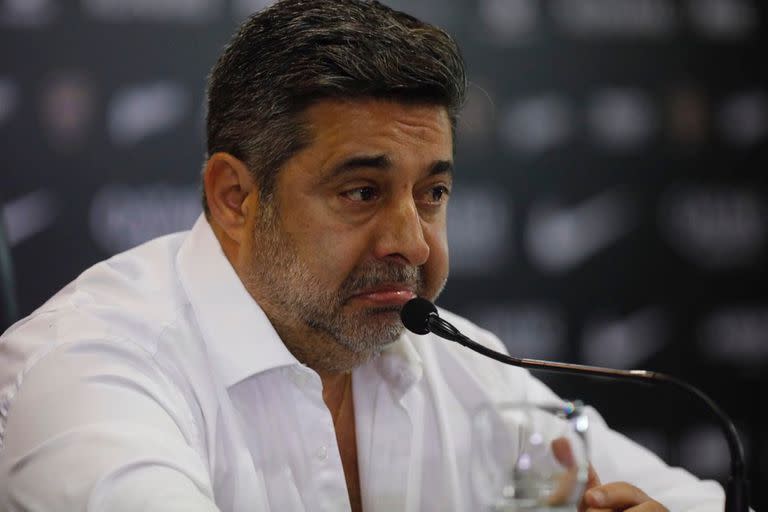 Angelici, preocupado por la actualidad institucional de Boca