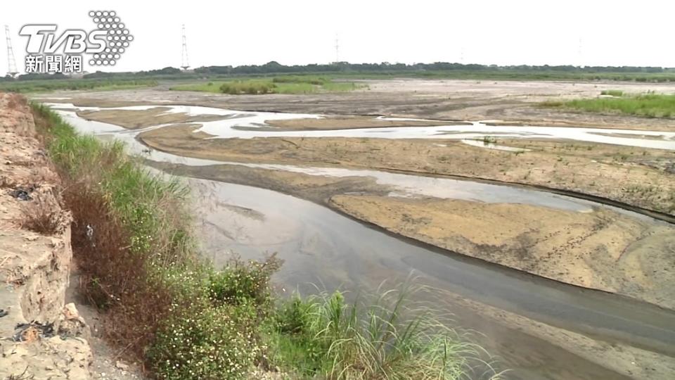 許多河川也出現乾涸的情況。（圖／TVBS）