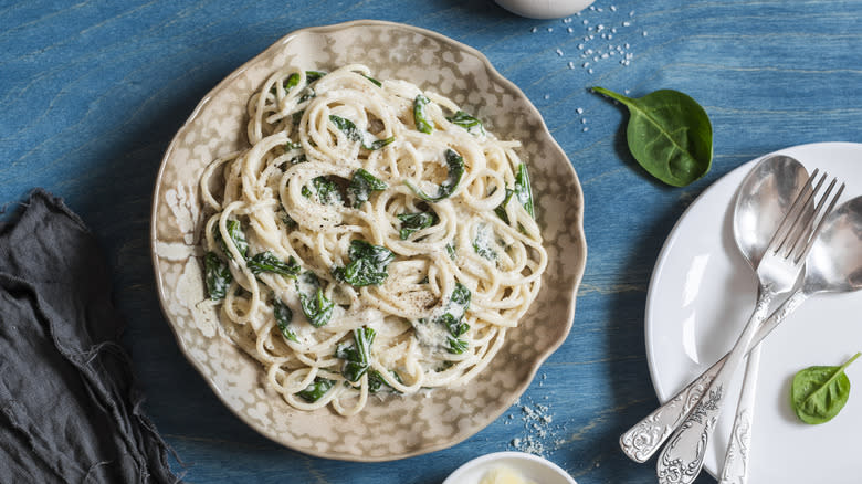 Creamy spaghetti with spinach