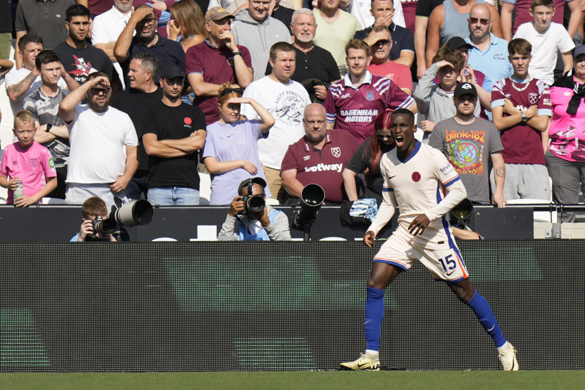 Jackson marks 50th appearance for Chelsea with 2 goals in 3-0 win at West Ham