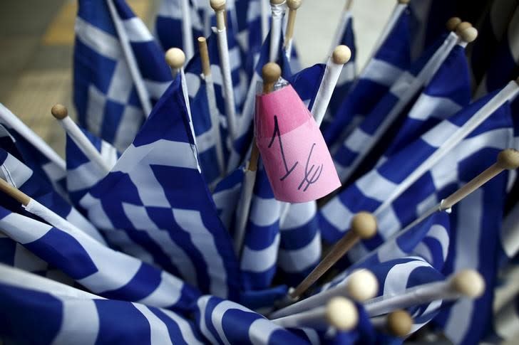 Greek national flags are displayed for sale at a one-Euro shop in Athens, March 29, 2015. REUTERS/Kostas Tsironis